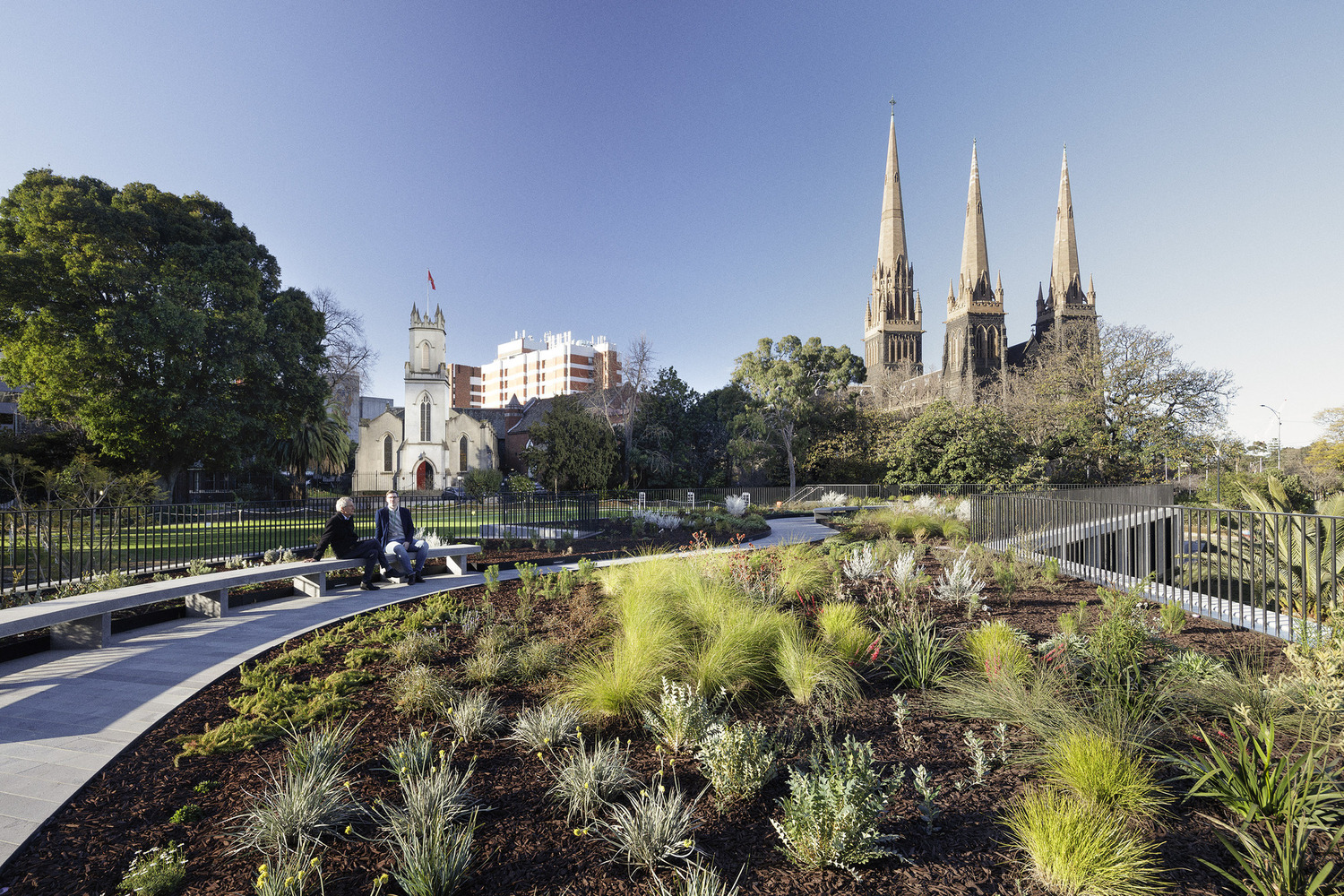 15-landscaped-offices-with-garden-space-for-free-range-employees-to-roam_1
